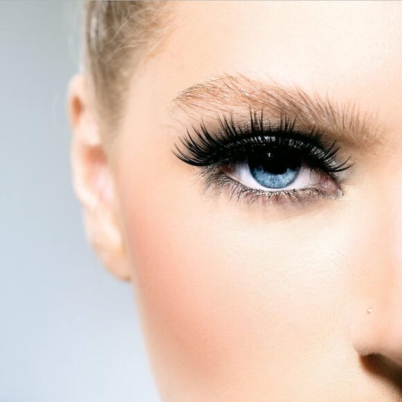 Brand new - eyelash growth serum - Picture 3 of 5